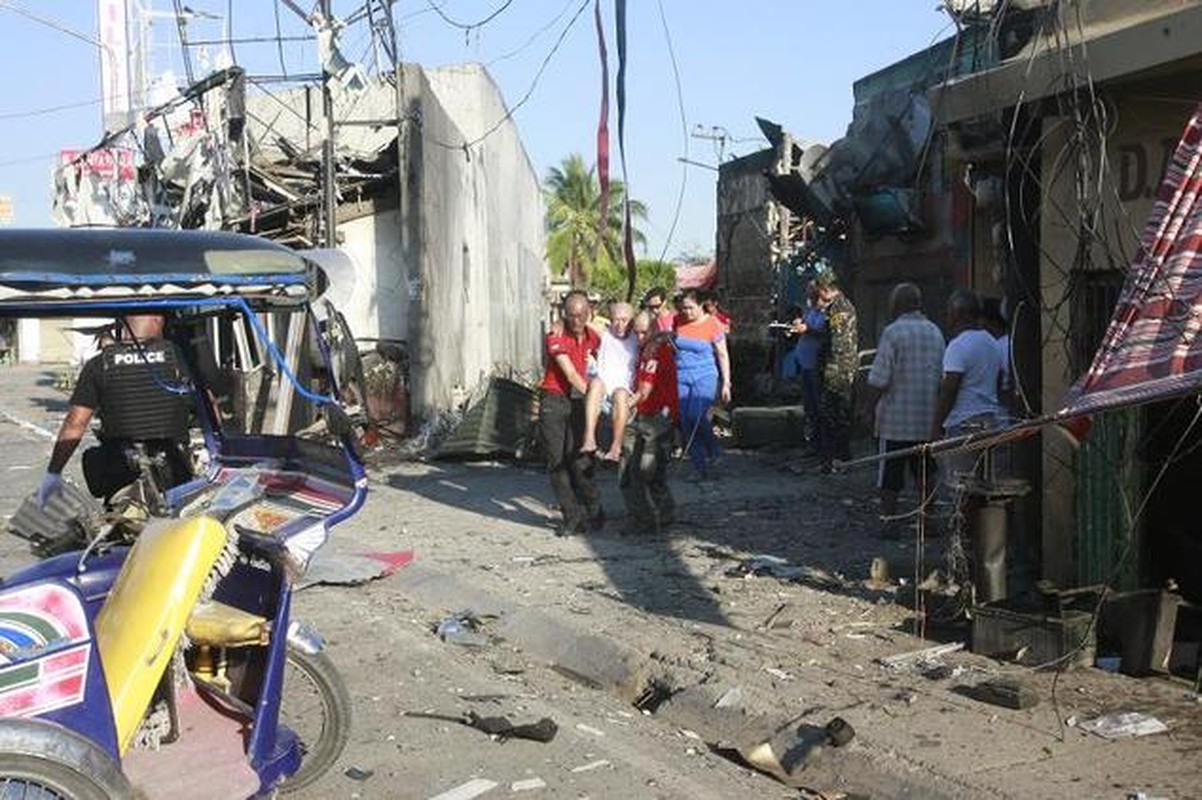 Hien truong vu danh bom xe kinh hoang o Philippines-Hinh-2